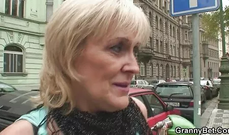 Bionda tenuto da Solo, nel потрахалась con gli uomini mamme tettone video del gruppo