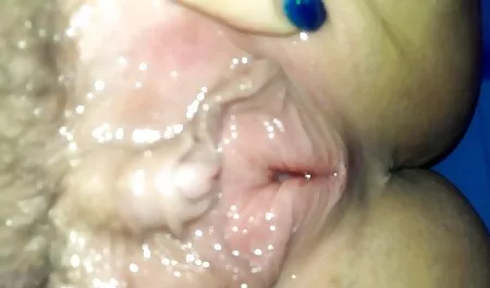 Completa video di tettone bruna mostra grandi tette naturali prima del sesso sulla macchina fotografica
