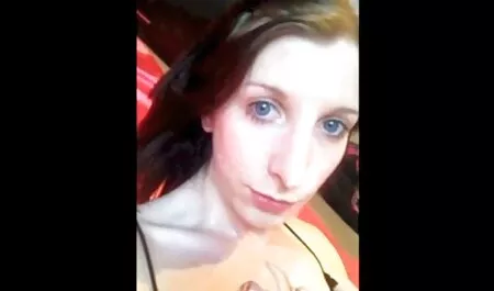 Emotivo ' film di tettone ne pulcino impegnato in Masturbazione dil dildo su вебку
