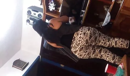 La ragazza insaziabile con film porno tette due dildo in diverse dimensioni per дрочки ha