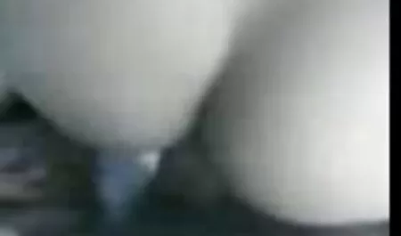 Un uomo di colore tettone amatoriali video si è arrampicato per aver scopato una bionda e nella posa del fiocco dopo molti altri