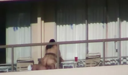 Agile Faaker arrosti video tette gratis Hottie in calze cambiando il suo atteggiamento dopo pompino