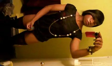 Completamente allattato mostra rasata vagina primo piano in video tettone free Cam
