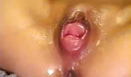 Cioccolato ragazza ha ottenuto un lavoro, comodamente, su un pene bianco in scena film porno di tettone межрасового Sesso con il suo amante