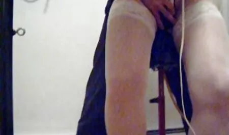Magro латинка con grande tette equitazione käppi su un massiccio cazzo urtato Gemiti xxx tettone italiane