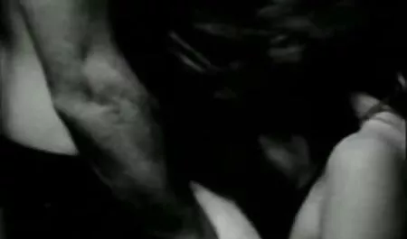 Blondie scopa se stessa con un magico giocattolo sulla macchina video di tettone naturali fotografica