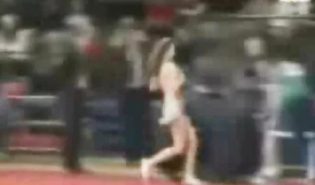 Magro brunetta prende un belle tette xxx profondità pompino prima avere Race sesso in il doccia