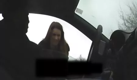 Nero donna con asciugamano su Il occhi хуесосит un nameless Partner video erotici tettone in POV