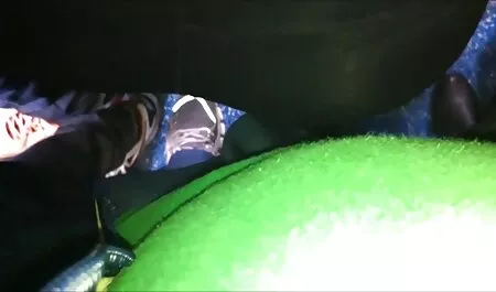 Giovane оторвы in calze cazzo con sesso macchina in Il process cosa fumo weed film con tettone